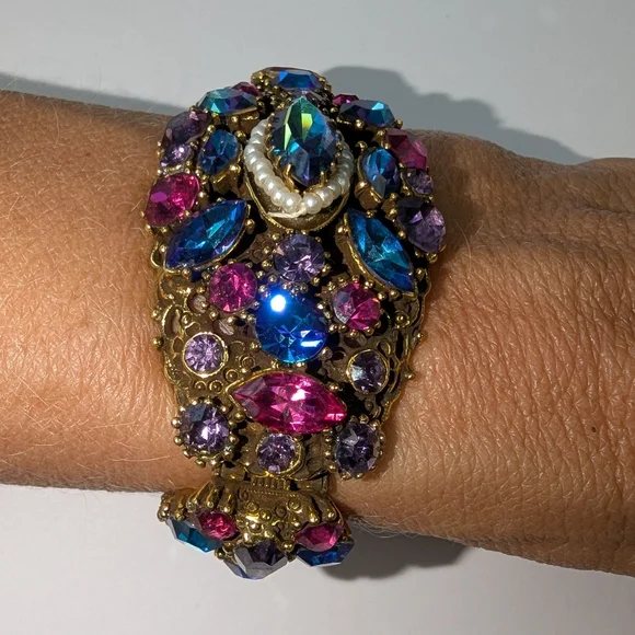 EVC SIGNED WEISS GOLD TONE CRYSTAL RHINESTONES & FX PEARLS HINGE BRACELET & EARR - Picture 3 of 14